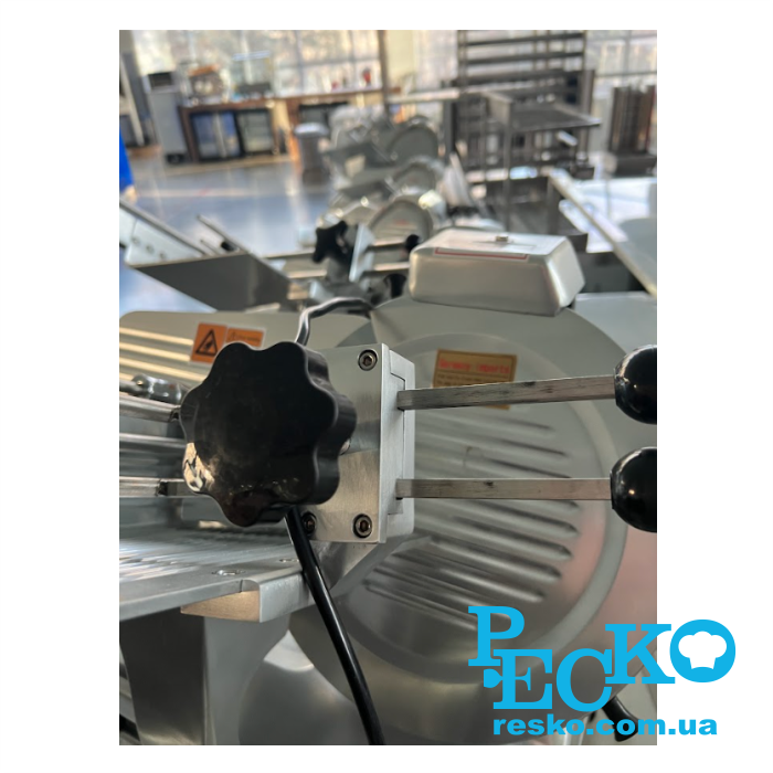 Слайсер Hurakan HKN-GSP300 AUTO автоматический профессиональный ломтерезка 300 мм